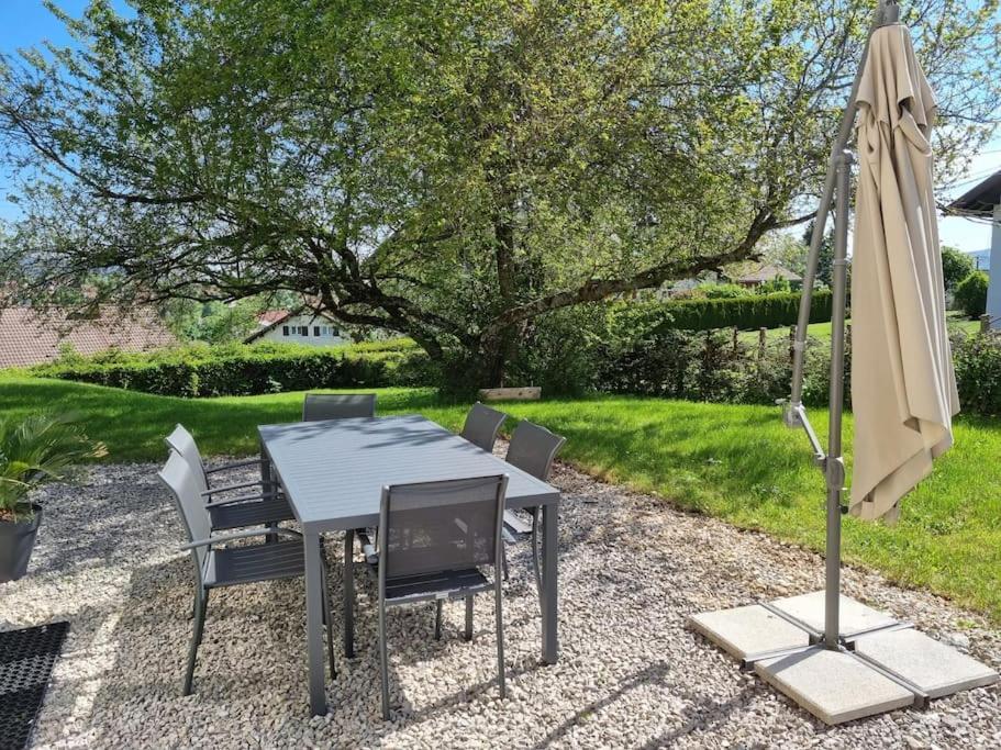 Logement Dans Maison + Exterieur Orchamps-Vennes エクステリア 写真
