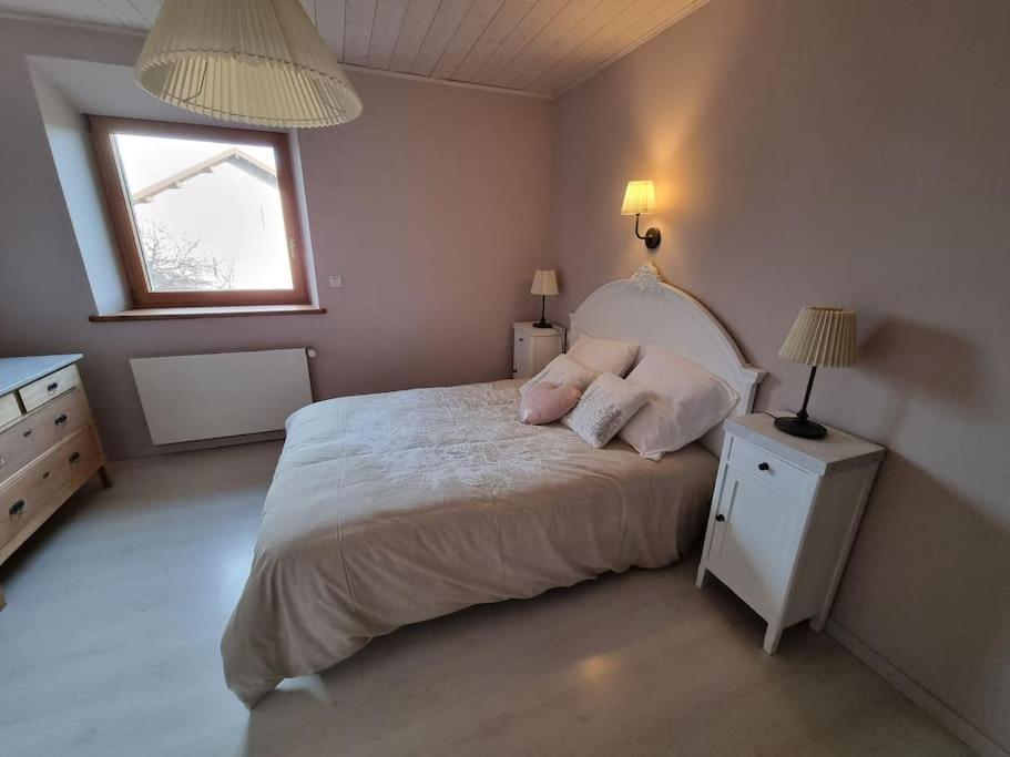 Logement Dans Maison + Exterieur Orchamps-Vennes エクステリア 写真