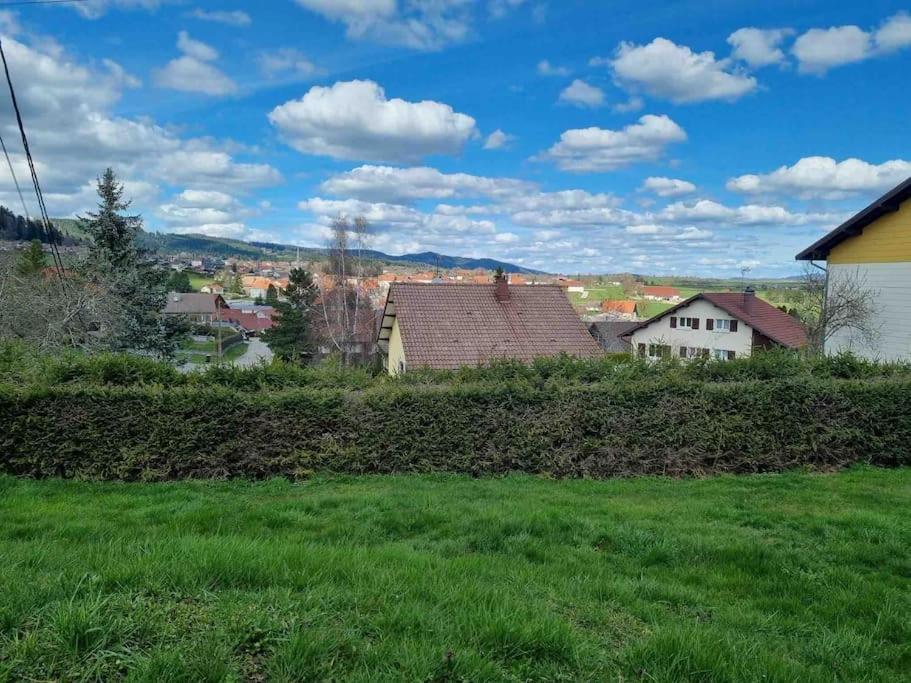 Logement Dans Maison + Exterieur Orchamps-Vennes エクステリア 写真