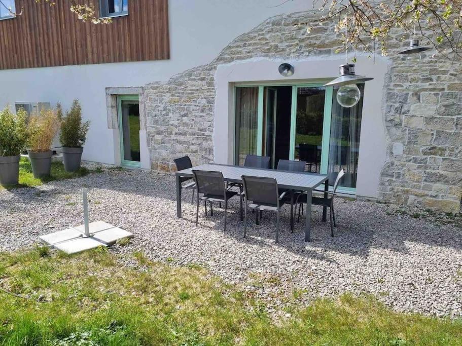Logement Dans Maison + Exterieur Orchamps-Vennes エクステリア 写真