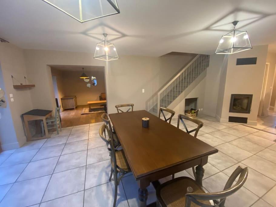 Logement Dans Maison + Exterieur Orchamps-Vennes エクステリア 写真